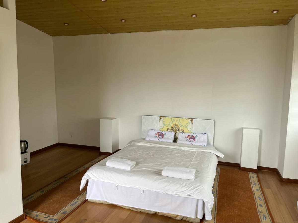 Gana'S Guest House And Tours Ulaanbaatar Esterno foto